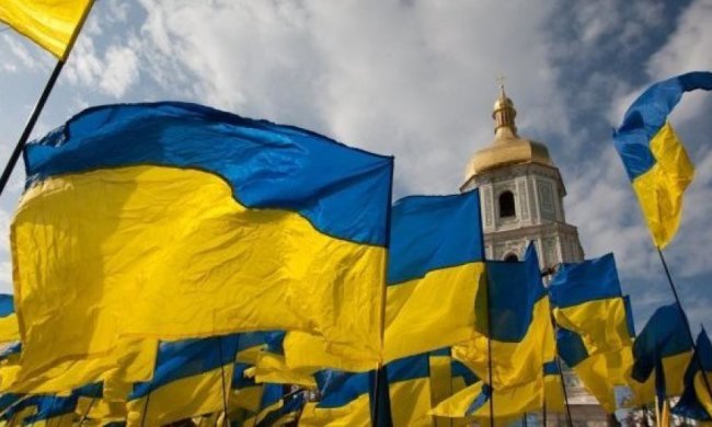 На Вінничині виправдали главу виборчкому, яка знищила 260 прапорів України