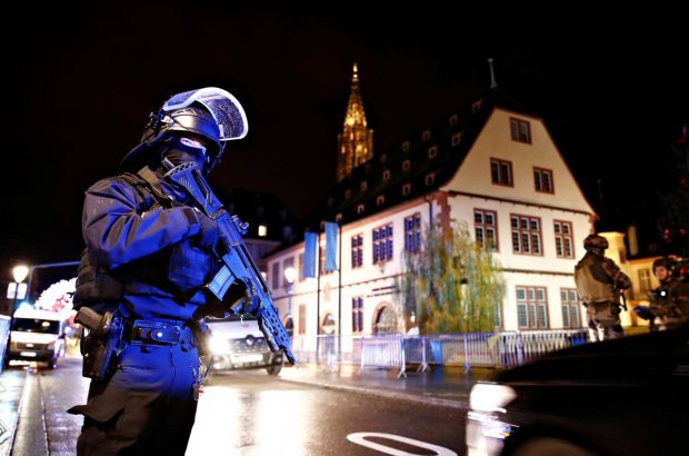 Стрілянина в Страсбурзі: терориста знайшли і знищили, французам обіцяють спокійне Різдво