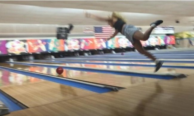 Біль та падіння: на що готові дівчата заради лайків у соцмережі (ВІДЕО)