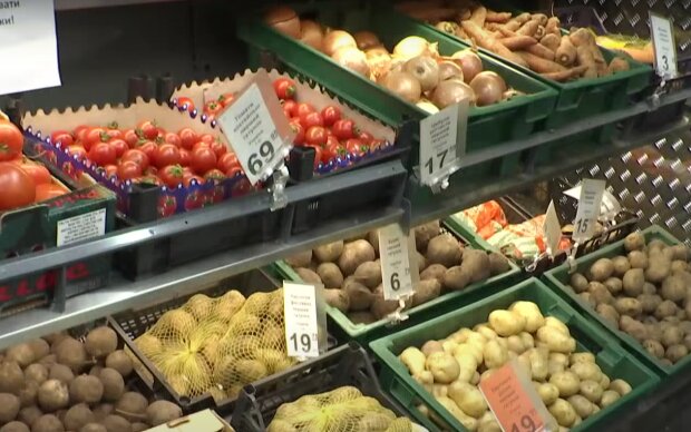 Овочі в супермаркеті. Фото: скрін youtube