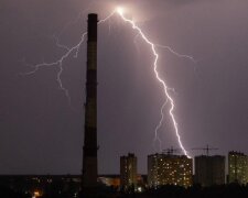 Непогода в Украине: шквальный ветер и дождь