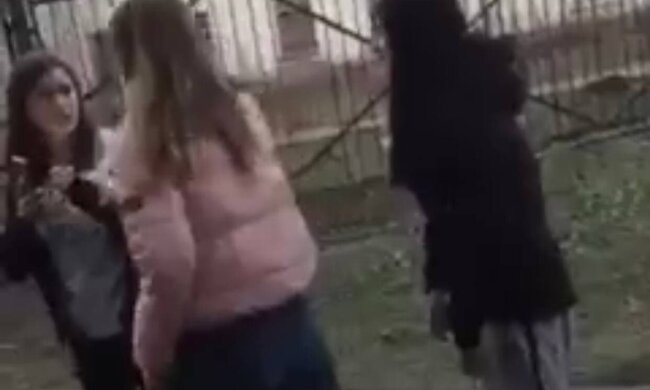 бійка / скріншот з відео