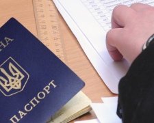 Майже половина українських заробітчан обслуговує агресора