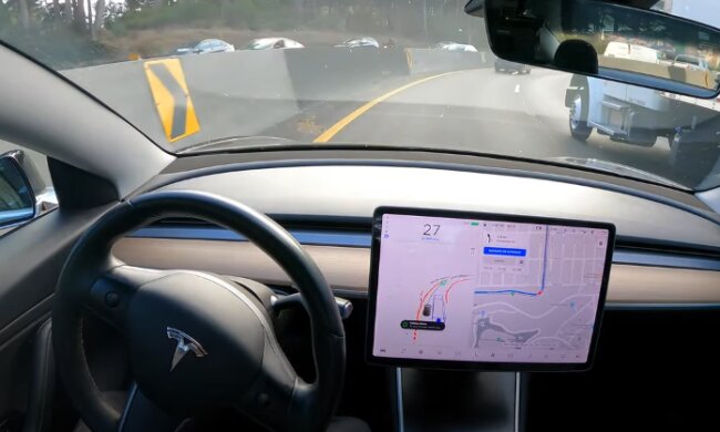 Tesla Model 3, скріншот