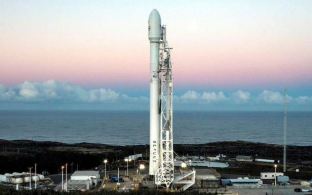 Запуск ракеты Falcon 9 засняли на видео