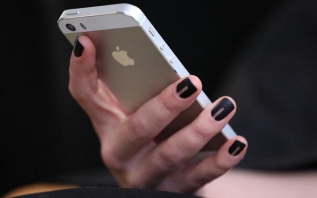 Вы не поверите: контрабандистка спрятала сотню iPhone на своем теле