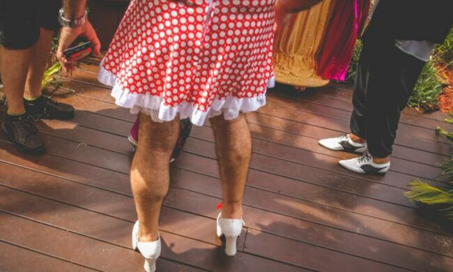 Чоловік в сукні