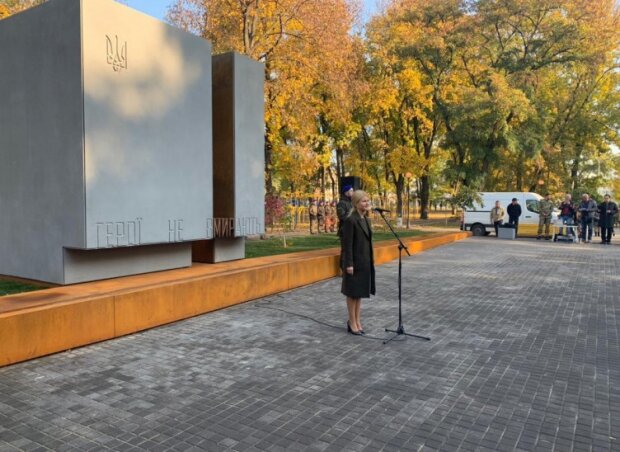 Герои не умирают: в Харькове открыли монумент Защитникам Отечества