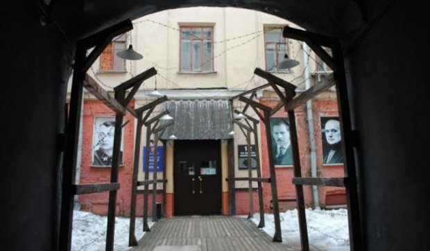  Парадоксы России: открыли Музей ГУЛАГа и ставят памятники Сталину