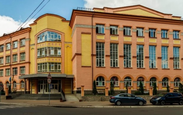 У Київській школі сталася НП з вогнегасником: дітей госпіталізували