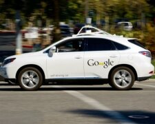 Google-автомобиль будет приклеивать пешеходов к бамперу