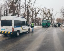 Жуткие кадры: в Запорожье маршрутка перевернулась после столкновения с Hummer