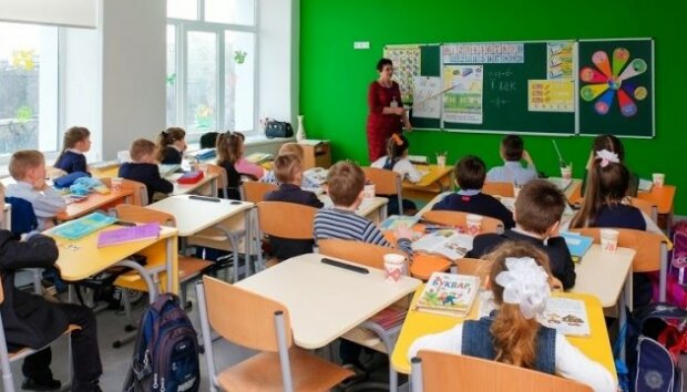 У Зеленського пообіцяли "озолотити" вчителів: "Два рази"