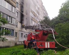 Во Франковске женщину вытащили из пылающей квартиры - жива, но дома нет