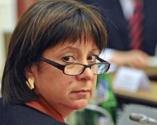 Яресько підняли зарплату