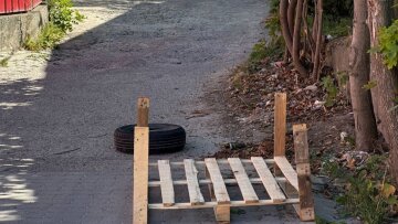 Предмет, похожий на гранату, возле торгового центра во Львове