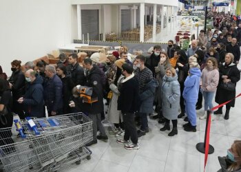 Очереди в России, фото: Associated Press