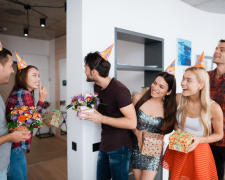 Не поздравляй заранее и следи за первым гостем: какие тайные знаки судьбы скрывает твой день рождения