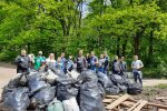 Львовяне утерли нос коммунальщикам Садового метлами - вот как нужно работать, мощные кадры