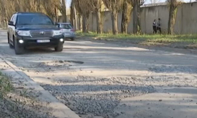 В Харькове показали улицу, на которую начихали коммунальщики Кернеса - как после бомбежки