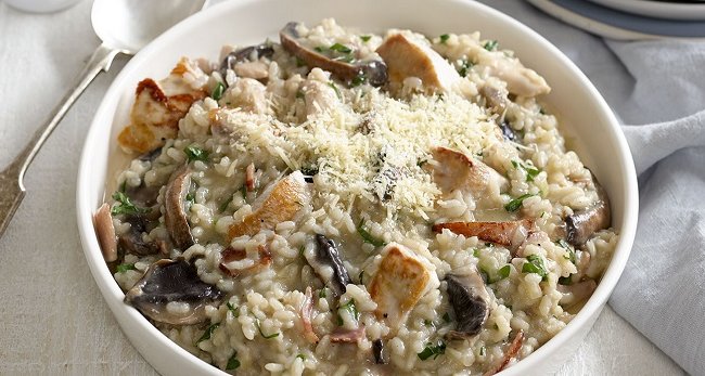 Різотто з куркою і пармезаном, яке нікого не залишить байдужим
