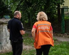 У Києві знайшли чоловіка у калюжі крові: не дійшов до лікарні, відео 18+