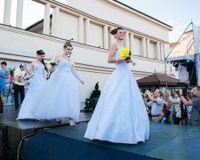 Ужгород заполонили наречені