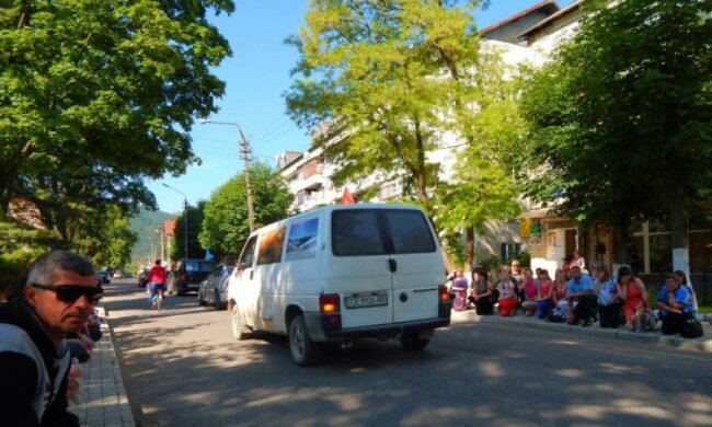 Останній бій морпіха: українці проводжали загиблого героя живим коридором 