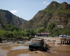 Оползни уничтожили десятки домов, количество жертв растет бешеными темпами: безудержная стихия смывает целые города