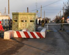 Бойовики закрили важливий пункт пропуску на Донбасі