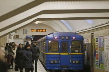 Станція метро "Хрещатик", Уніан