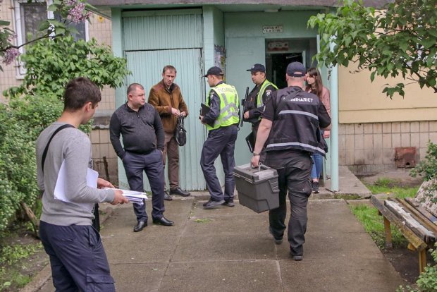 В Киеве мужчина искромсал собутыльника и "посадил" на огороде: копы ужаснули деталями