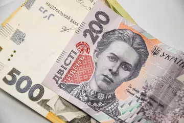 Банкноти 50 і 200 гривень, які НБУ вилучає з обігу