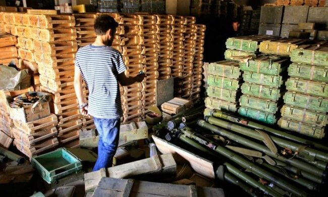 З одеського військового складу вкрали сотні одиниць зброї