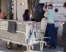 Сміття саме викличе прибиральників