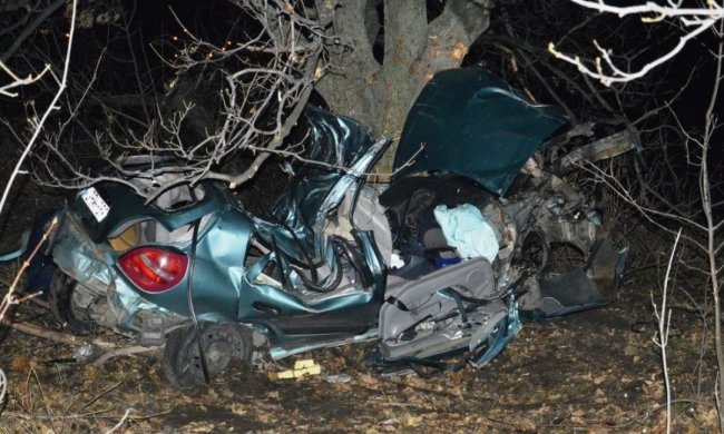 Під Києвом авто зім'яло вщент, п'ять жертв: підлітки катались вночі