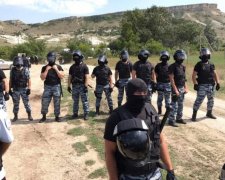Обрастает проволокой: в сети показали свежие фото "счастливого" Крыма