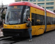 В Польше украинца приковали к трамваю: фото