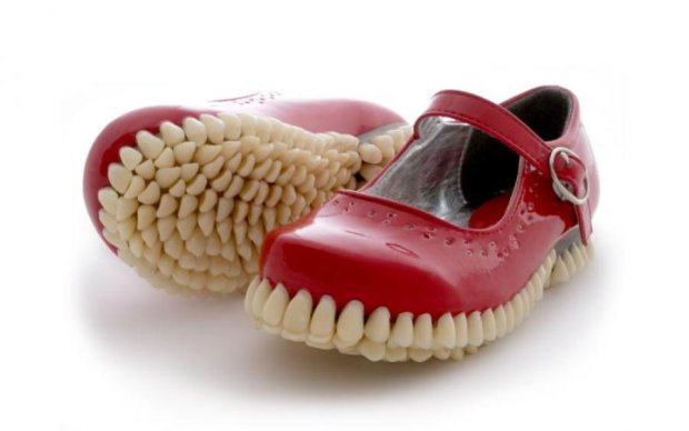 Зубами по асфальту: украинка создала самые жуткие ботинки в мире