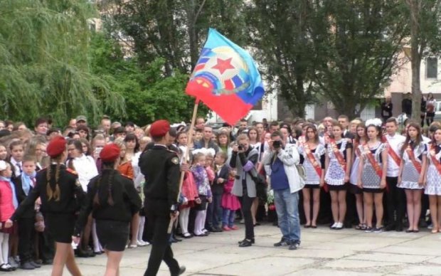 Назад в СССР: в сети показали шокирующий выпускной в Луганске