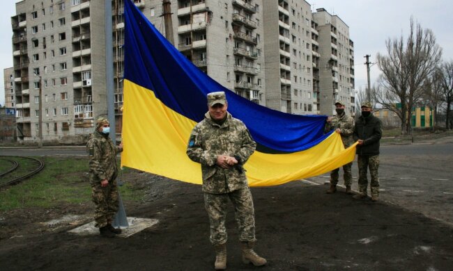 В Авдіївці замайорів український стяг, facebook.com/pressjfo.news