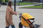 Украинка с ребенком. Фото: скрин youtube