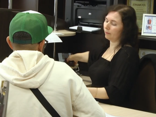 Визит в ЦНАП. Фото: скрин youtube