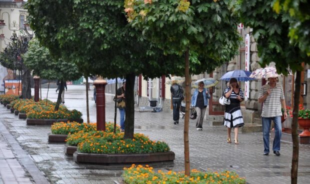 Погода в Ивано-Франковске на 8 сентября: стихия посадит украинцев под домашний арест