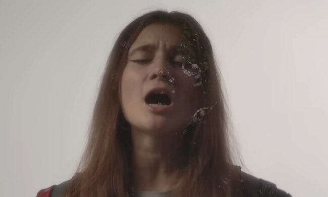 Jerry Heil, кадр из клипа на песню "Козацькому роду"