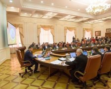 Чиновники снова о себе позаботились