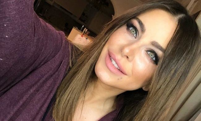 Лорак роздяглася заради натовпу чоловіків: де твоя гідність