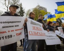 Под Радой начался митинг против обнищания селян