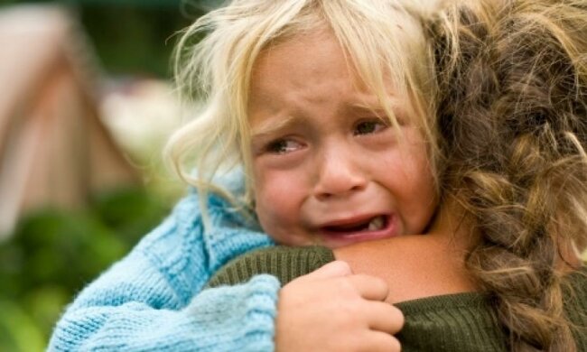 Родителям посоветовали не игнорировать детские слезы
