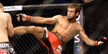 Второй пошел: российскую звезду UFC дисквалифицировали по банальным причинам, теперь не оправдается